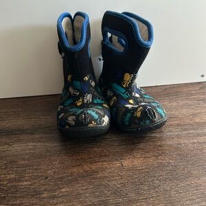 Bog boots size 10 boys trucks